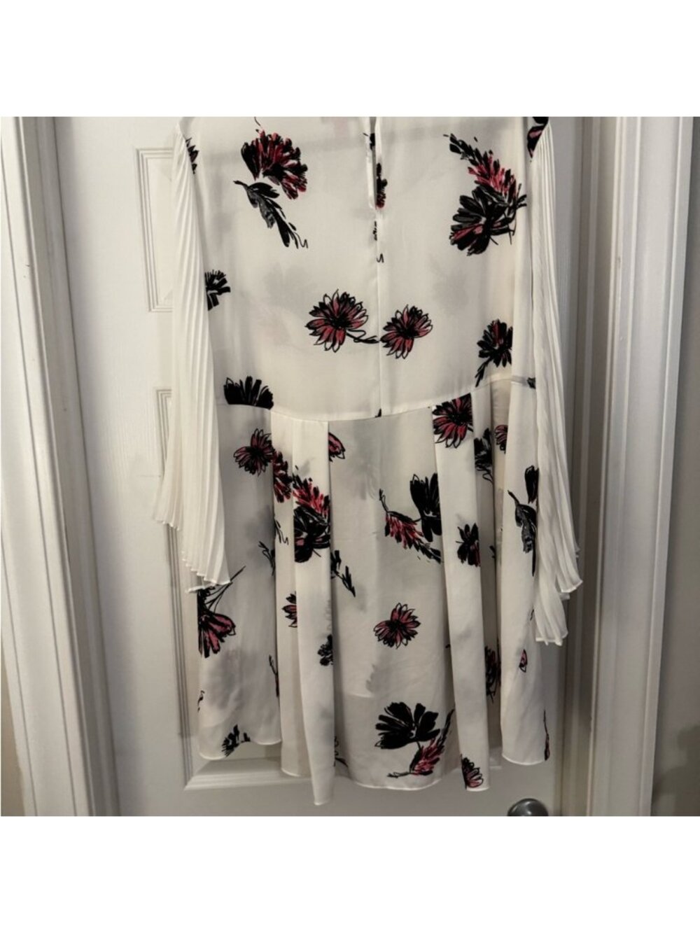 White Cream Bell Sleeve Blouse - NWOT - Picture 3 of 3